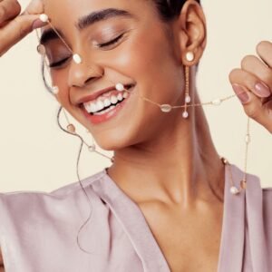 Colar Longo Dourado Com Pérolas - Imagem 2