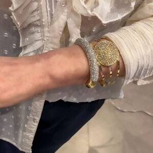 BRACELETE CRAVEJADO SHINE DOURADO - JULIANA MANZINI - Imagem 2